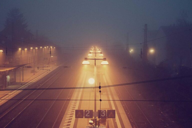 How to Decide Between JavaScript and PHP for Your Next Feature - Featured image