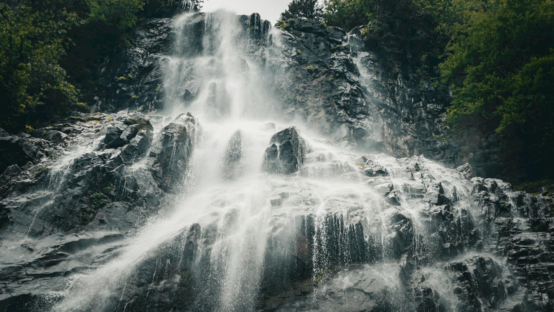 Structuring the Waterfall-Agile Boundary—Where and How to Draw the Line