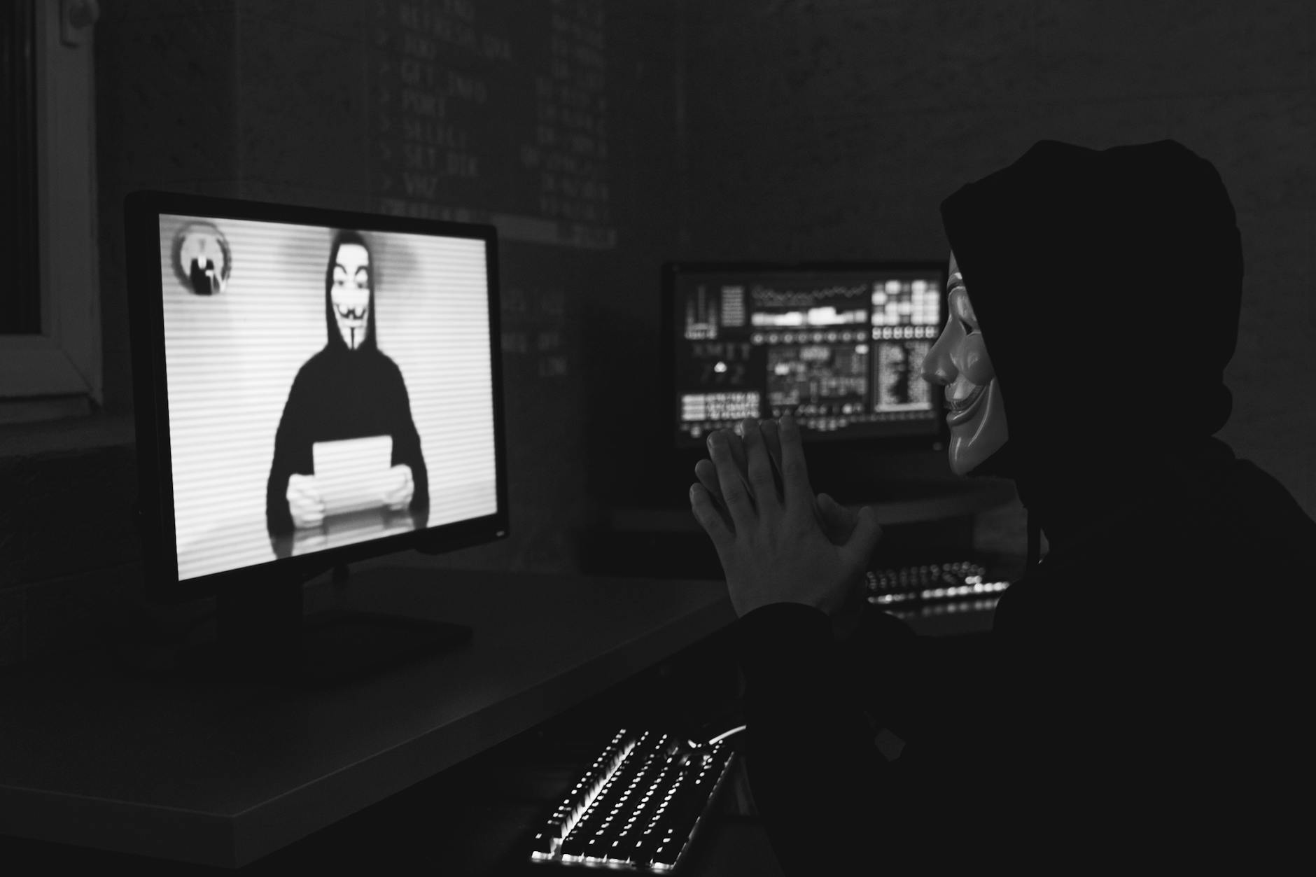 Hackers Exploit Ghost Theme Vulnerability to Inject Malware on 5,000 Sites - Featured image