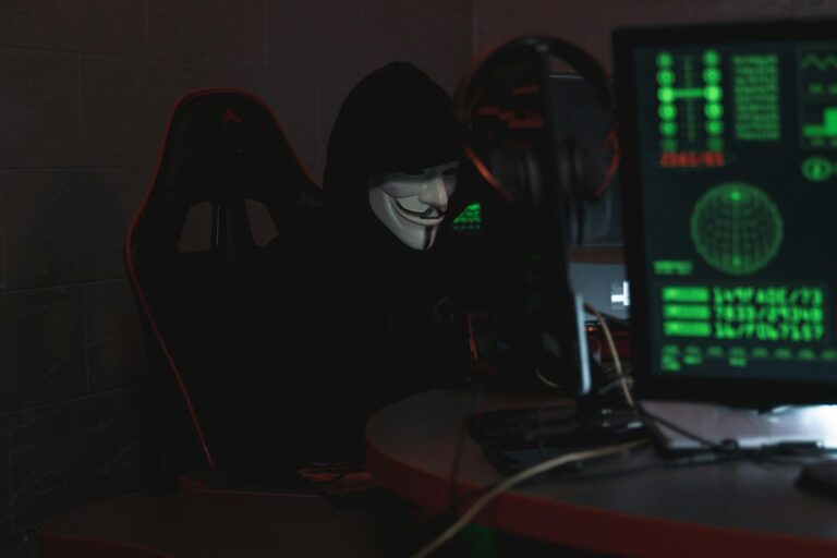 Hackers Exploit Shopify Theme Vulnerability to Inject Malware on 5,000 Sites - Featured image