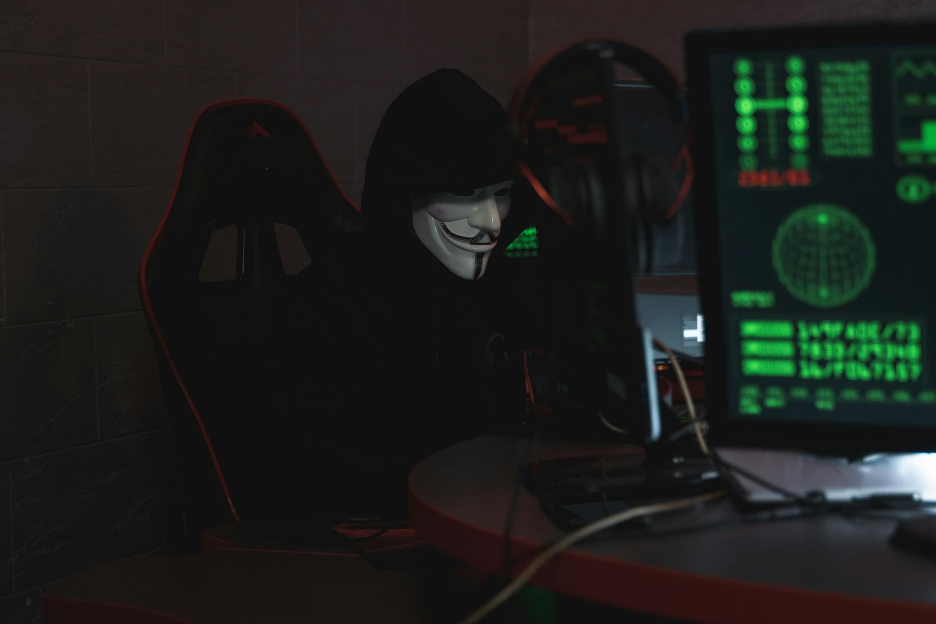 Hackers Exploit Shopify Theme Vulnerability to Inject Malware on 5,000 Sites - Featured image