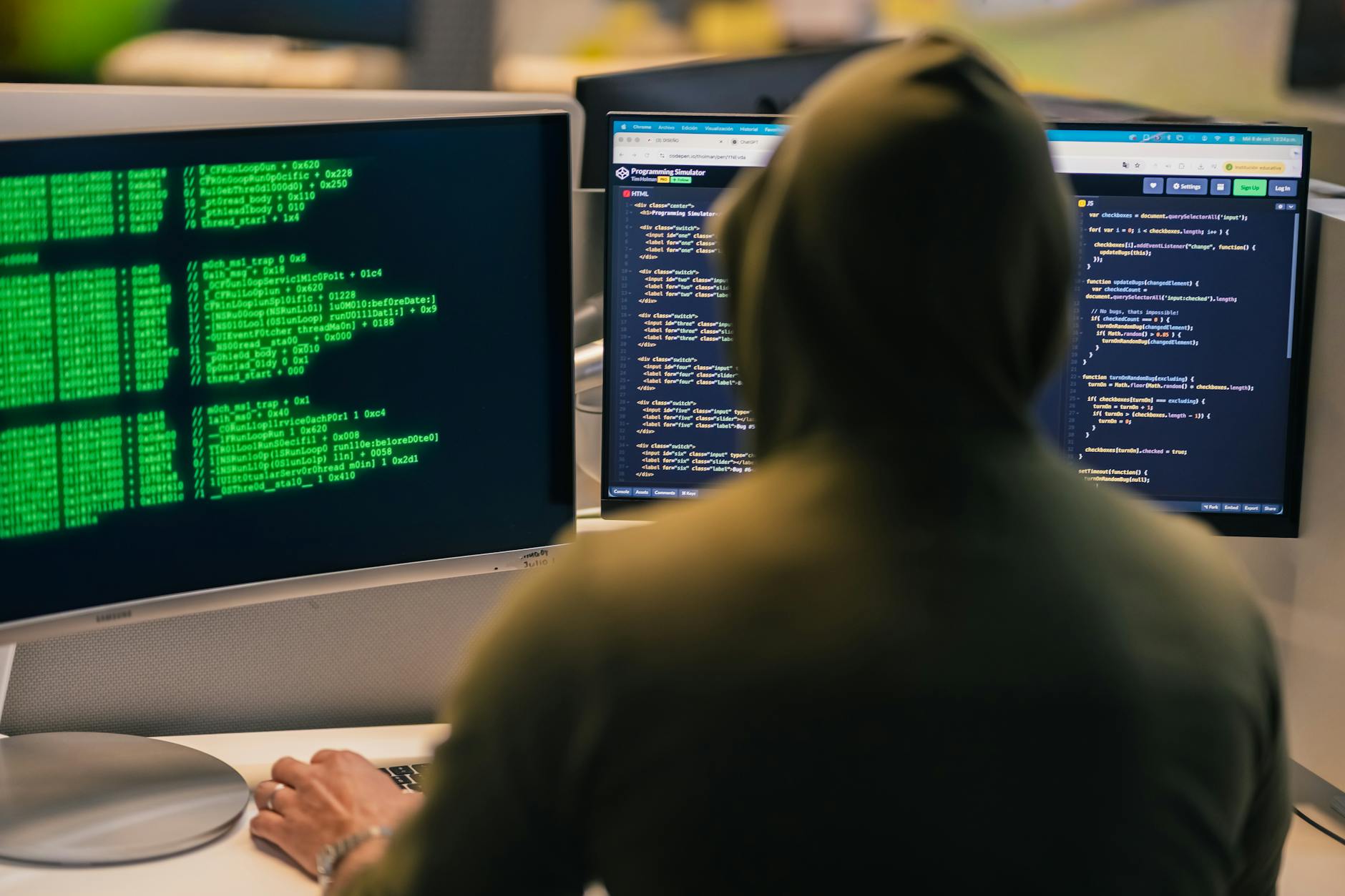 Hackers Exploit Webflow Theme Vulnerability to Inject Malware on 5,000 Sites - Featured image