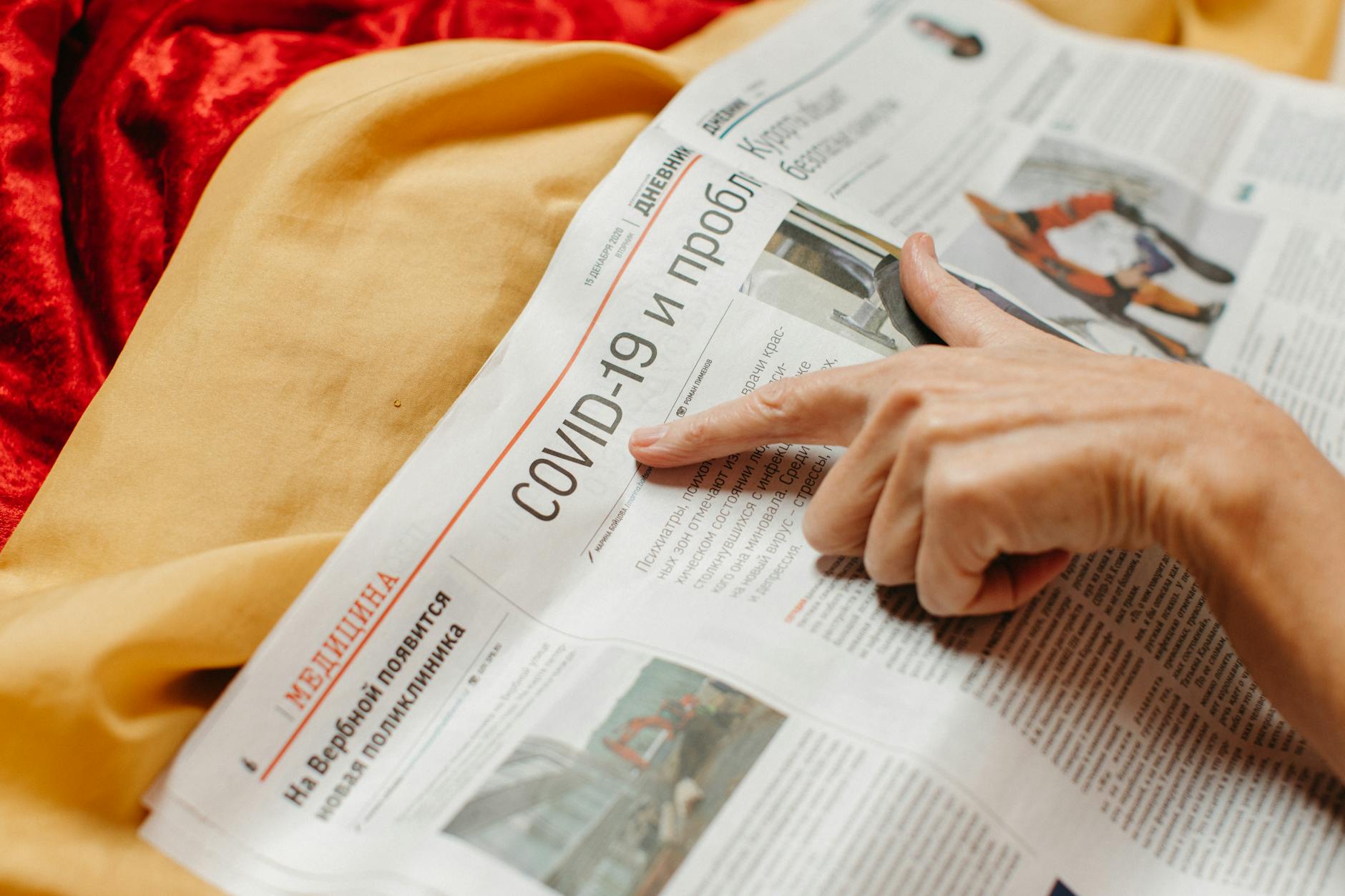 How Security Misinformation Spreads in the Web Development World