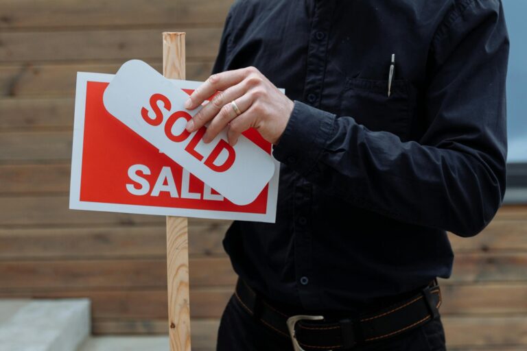 Magento Admin Accounts Sold on Dark Web for $1,200 Each According to Report - Featured image