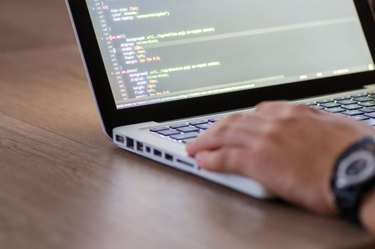 Hackers Exploit Strapi Theme Vulnerability to Inject Malware on 5,000 Sites - Featured image