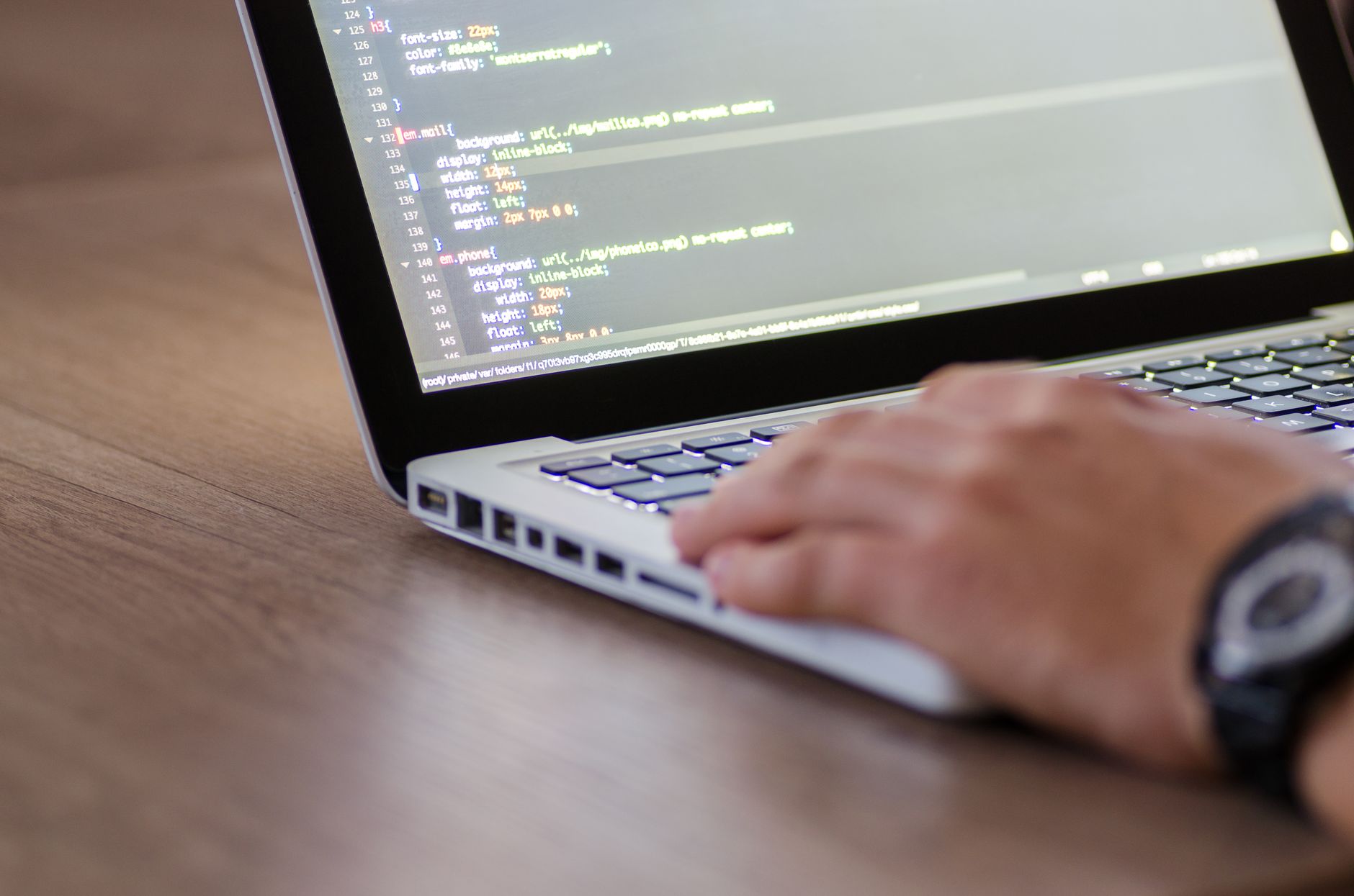 Agilysys Or HubSpot: Choosing Your Best Marketing Software Stock For 2026 - Featured image